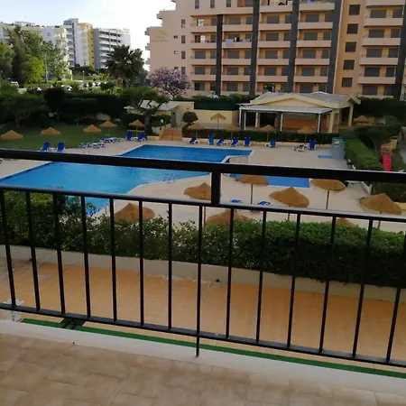 Apartment Club Amarilis,alex&mila Da Rocha